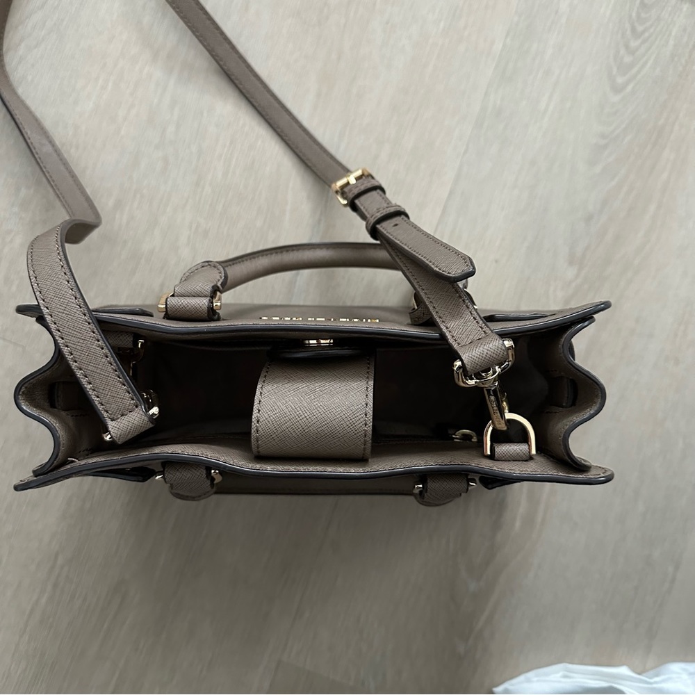 Michael Kors dillon dark Dune, small leather satchel taupe gold accents - Picture 8 of 10